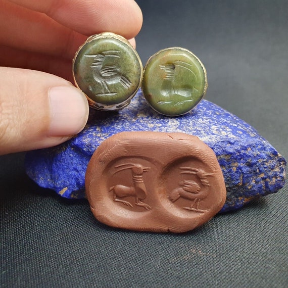 Pair antique old jade stone mystical animal bird carving jade rare seals 2 rings