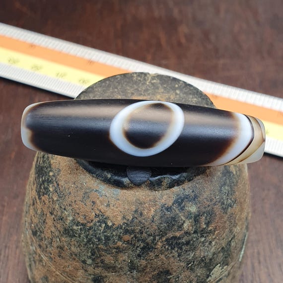 Huge Vintage old himalayan indo tibetan eye agate bead Himalayan Indo Tibetan rare Patterns pure Natural Eyes Banded Agate Amulet,