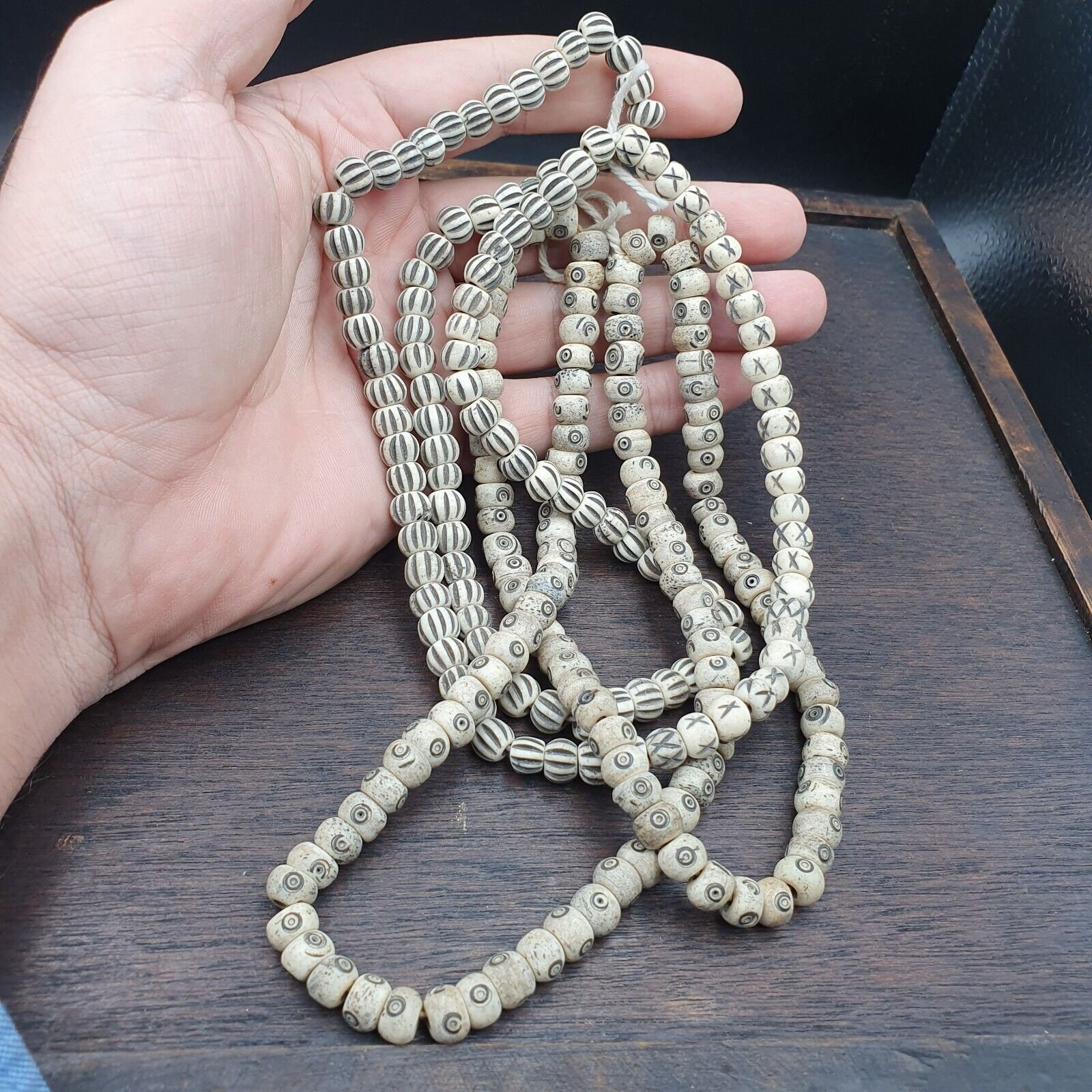 ANCIEN COLLIER TIBÉTAIN coffret alliage d'argent et multiple perles EUR 30,00 - FR