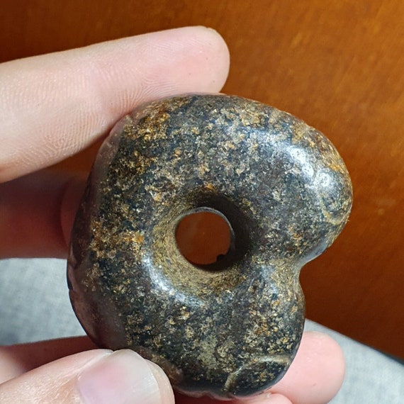 Antique stone jade mysterious animal carving stone amulet bead magnetic stone #8