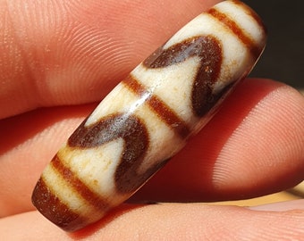 Himalayan indo tibetan agate zigzag lines bead unique patterns dzi amulet