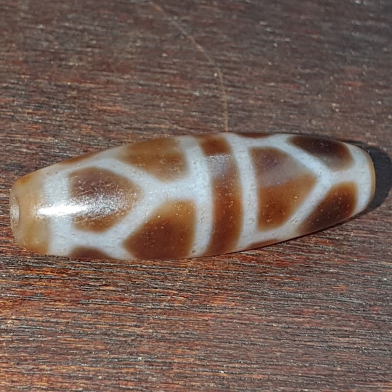 Mother earth 16 square eyes tibetan old agate dzi bead totem amulet pendant