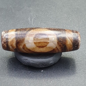 Tibetan rusted eyes agate stone dzi bead amulet bd-25-10