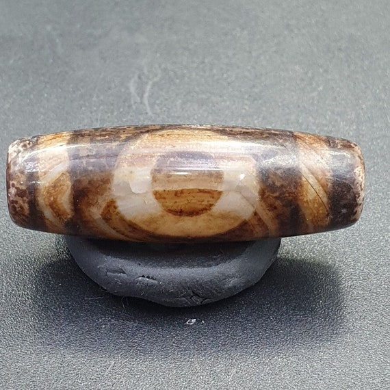Tibetan rusted eyes agate stone dzi bead amulet bd-25-10