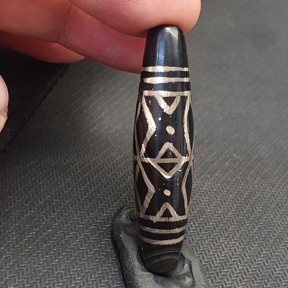Himalayan indo tibetan central asian etched agate beads decorated bead bd et 13