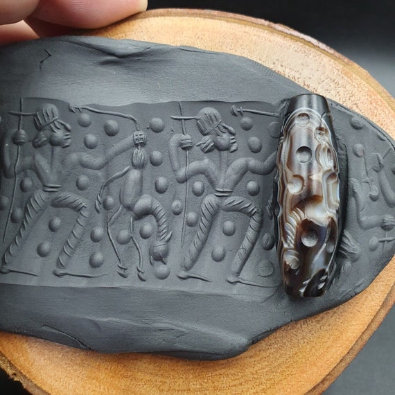 Indo tibetan carving agate eye stone bead amulet hunter hunted animal #10213