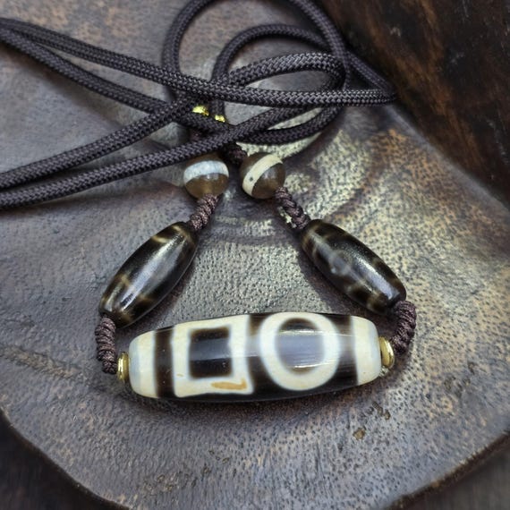 Tibetan Heaven and Earth Dzi Bead Agate Amulet Mala Pendant Feng Shui Necklace Himalayan Amulet, Ancient Tribal Jewelry, Collectible Agate