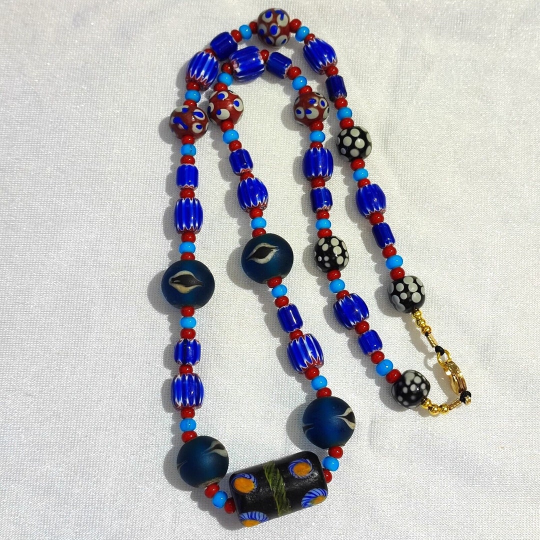 アクセサリー CHOOKE Venetian Seed Beads Neclace N94 Blue Chevron and White Heart Venetian Beads African Glass