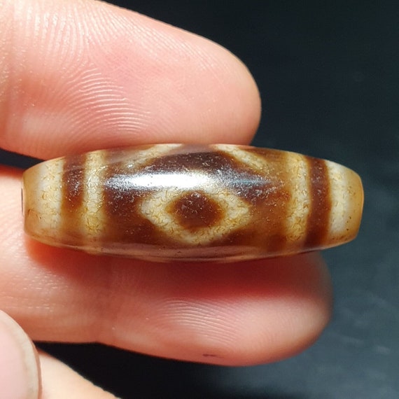Old tibetan diamond eyes unique pattern agate stone dzi bead amulet