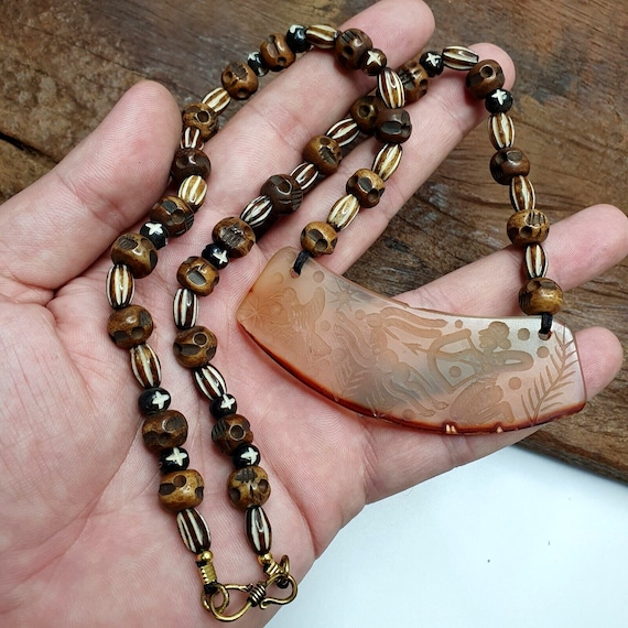 Antique vintage himalayan carving agate pendant yak bone beads