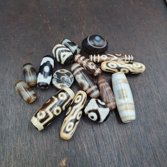 Lot 16 old tibetan himalayan beads old agate amulet pendant dzi beads