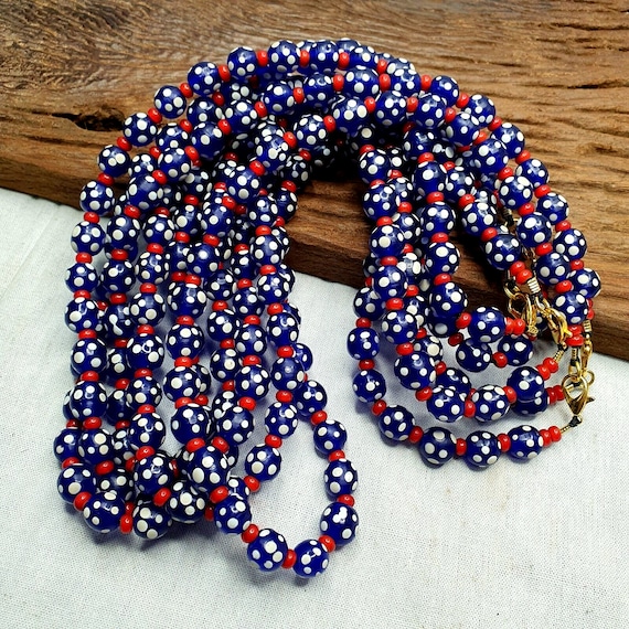 Venetian red whiteheart and venetian inspired blue skunk glass beads necklace