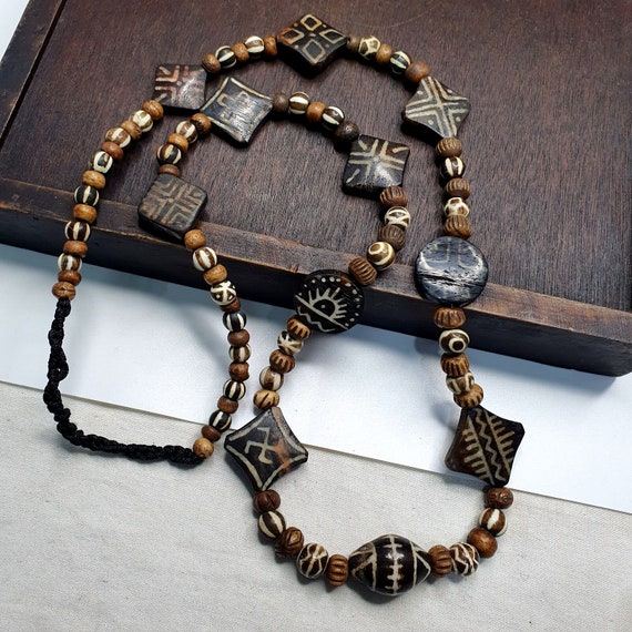 Antique south asian burmese pumtek pyu beads long necklace
