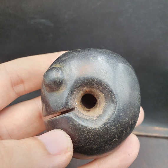 Antique black stone jade stone hand carved amulet pendant bead magnetic stone