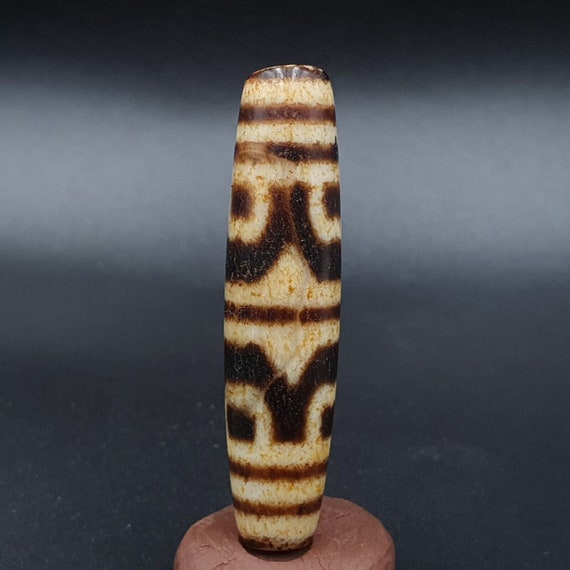 Old himalayan tibetan vein eyes natural agate amulet dzi  beads