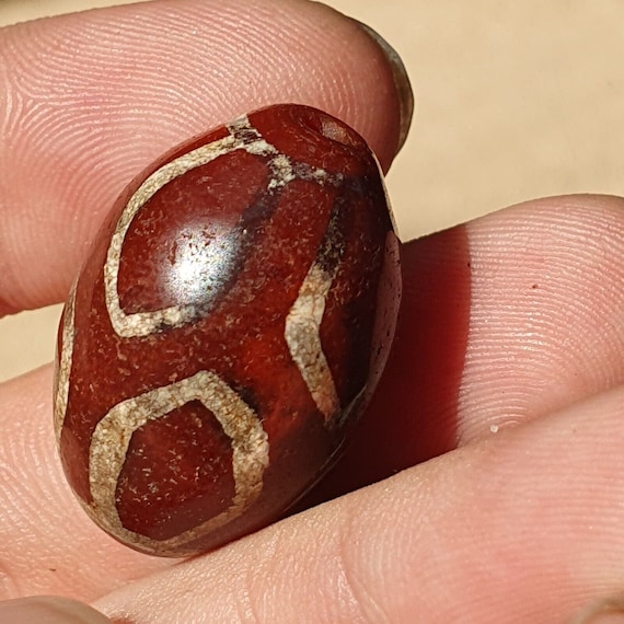 Shdk-3. exquisite antique tibetan etched agate bead: a rare gem from the past