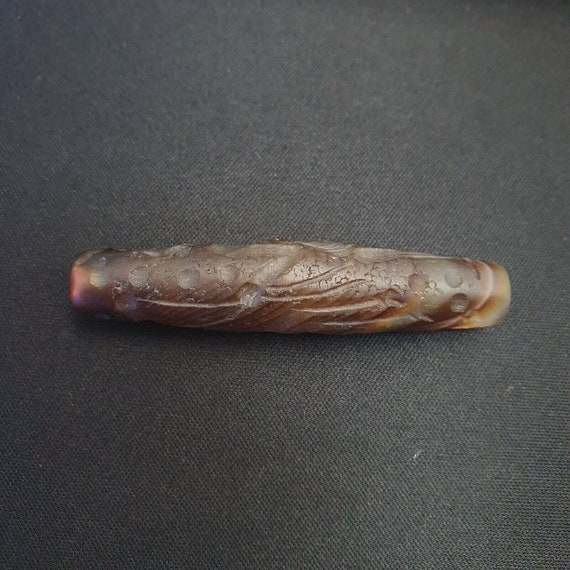 Antique ancient indo tibetan carving agate eye stone bead amulet animal & hunter