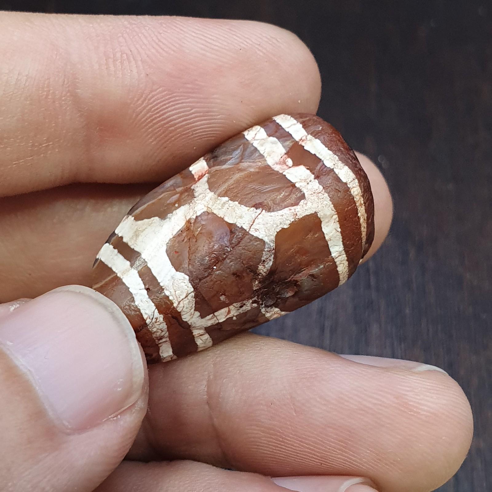 J3アンティークチベットエッチングレッドアゲートビーズ装飾