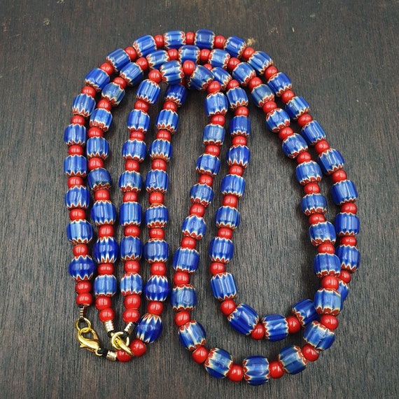 Heritage jewels: handcrafted vintage venetian style blue chevron beads necklace