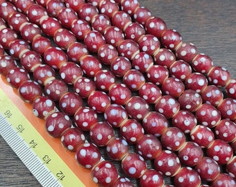 Collana africana con perline puzzola a cuore rosso bianco antico in stile veneziano