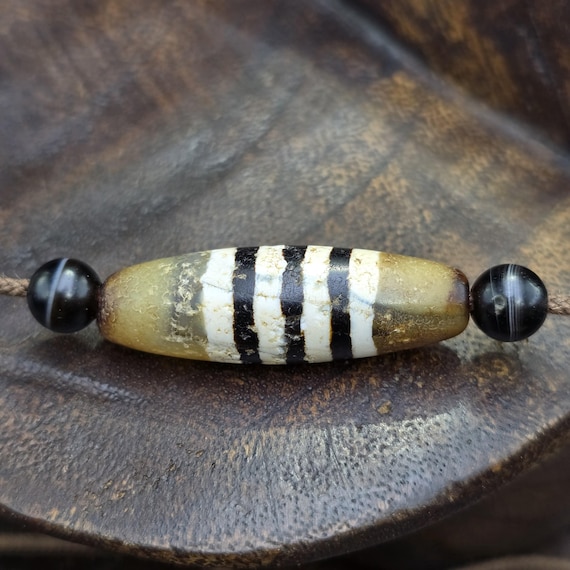 40mm Antique Tibetan 3-Striped Dzi Bead, Authentic Chung Dzi Agate, Weathered Himalayan Amulet, Ancient Tribal Jewelry, Collectible Agate