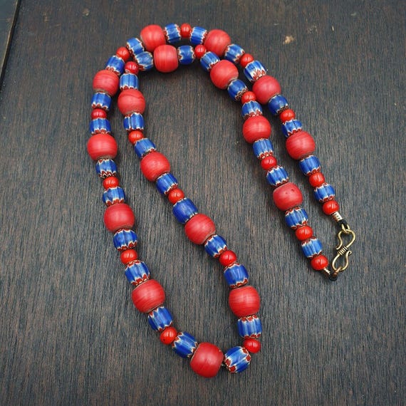 Antique venetian white heart and vintage blue chevron trade beads necklace w4