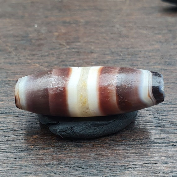 Rare and unique pattern yemeni middle eastern natural candy agate amulet