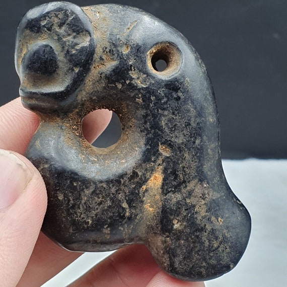 Antique black magnetic stone mysterious animal carving jade amulet stone mg-9