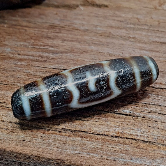 Himalayan indo tibetan dzi bead amulet