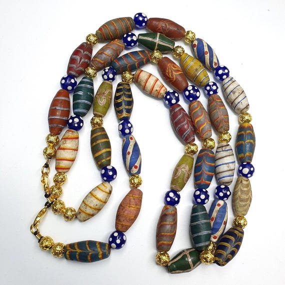 Vintage beads collection feather and skunk pattern glass beads necklaceGift