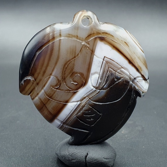 Vintage himalayan indo tibetan suleimani carving agate amulet bead #121
