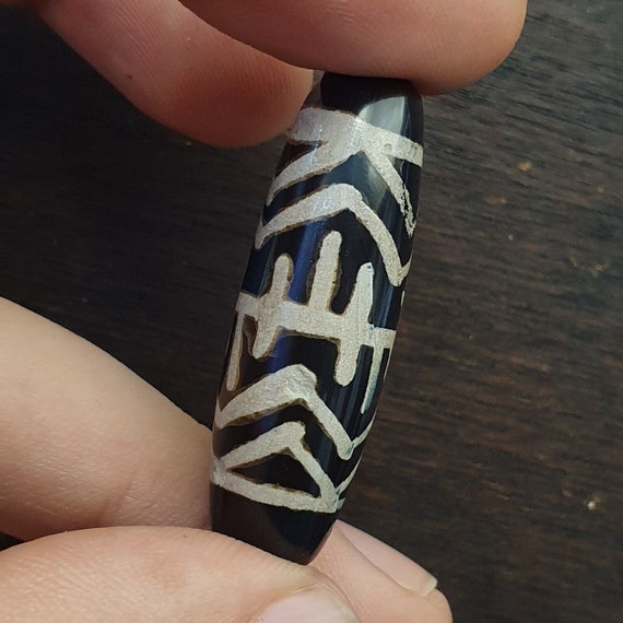 Himalayan indo tibetan central asian etched agate beads decorated bead bd et 20