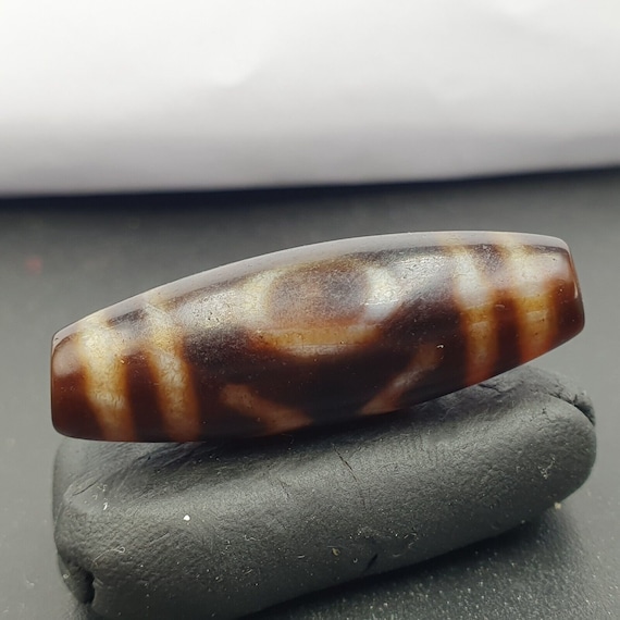 Tibetan old agate dzi bead ‘ 2 eyes ’ totem amulet pendant