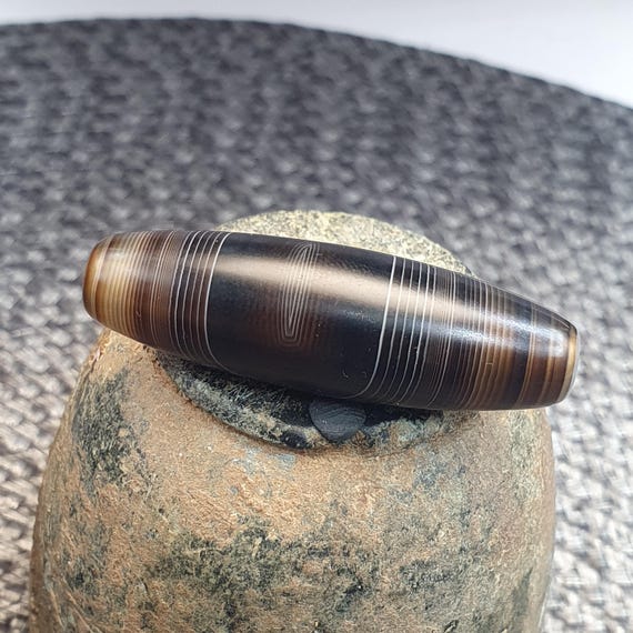 Vintage old himalayan indo tibetan eye agate bead Himalayan Indo Tibetan rare Patterns pure Natural Eyes Banded Agate Amulet,