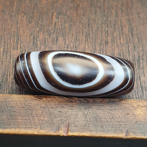 Vintage old himalayan indo tibetan eye agate bead Himalayan Indo Tibetan rare Patterns pure Natural Eyes Banded Agate Amulet,
