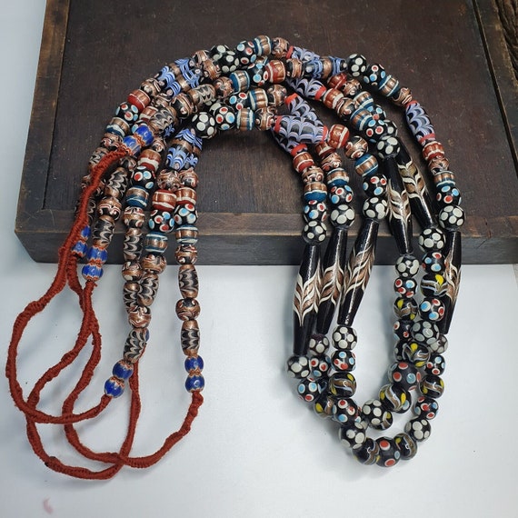 Venetian style skunk wedding cake aventurine beads beaded necklace