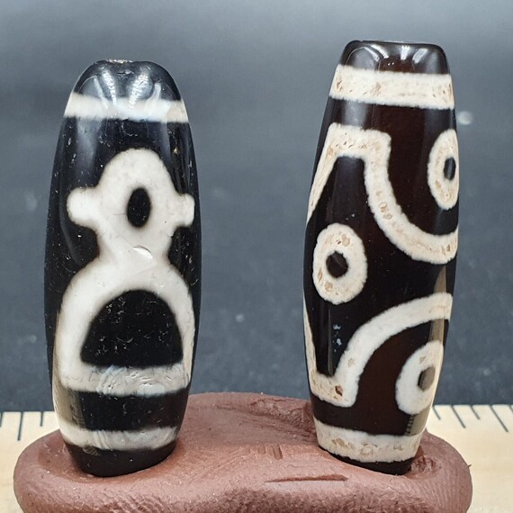 N#211 himalayan indo tibetan rare patterns dzi amulet bead lot 2 beads