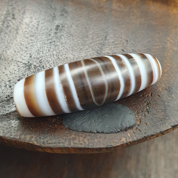Old Himalayan indo Tibetan rare Patterns pure Natural Eye Banded Agate Amulet,