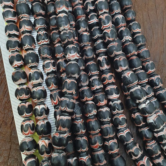 Black Red Feathered African Style Round Glass Chevron Pattern Beads Strand