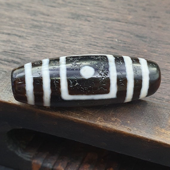 Antique old tibetan circle square eyes agate stone dzi bead amulet