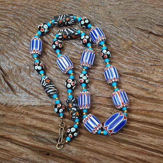 Venetian inspired trade skunk blue chevron and whiteheart beads strand h-2b