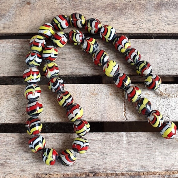 Vintage Murano Style Glass Bead Necklace: Multi-Color Feather Pattern