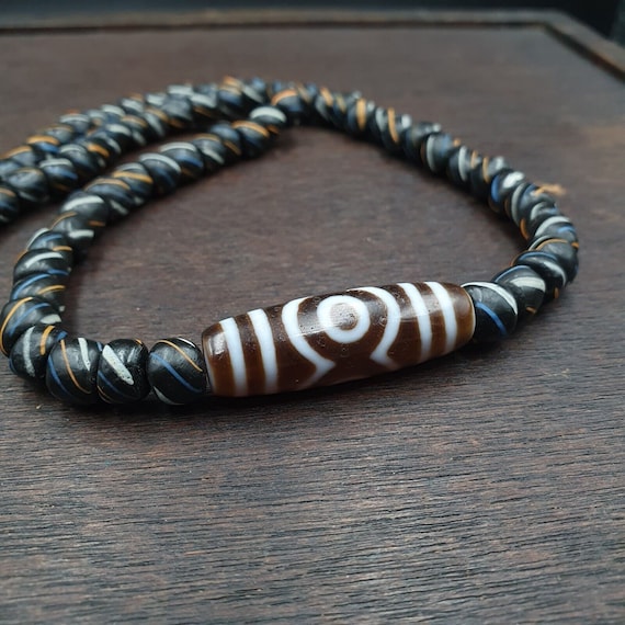 Himalayan indo tibetan 3 eyes 4 stripes unique patterns dzi amulet necklace