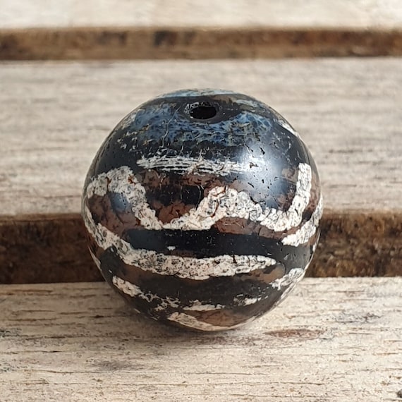 Eta-3 antique tibetan etched agate bead decorated carnelian beads