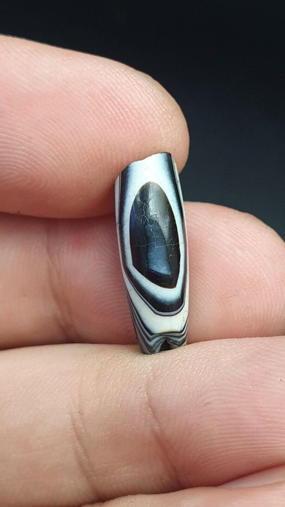 Genuine ancient indo tibetan agate natural eye chung agate bead amulet 1500 year