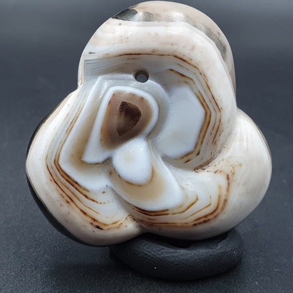Antique tibetan himalayan carving agate pendent amulet bead #129