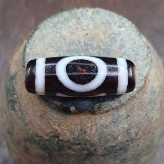 Tibetan old 2 eyes agate dzi bead unique pattern amulet pendant
