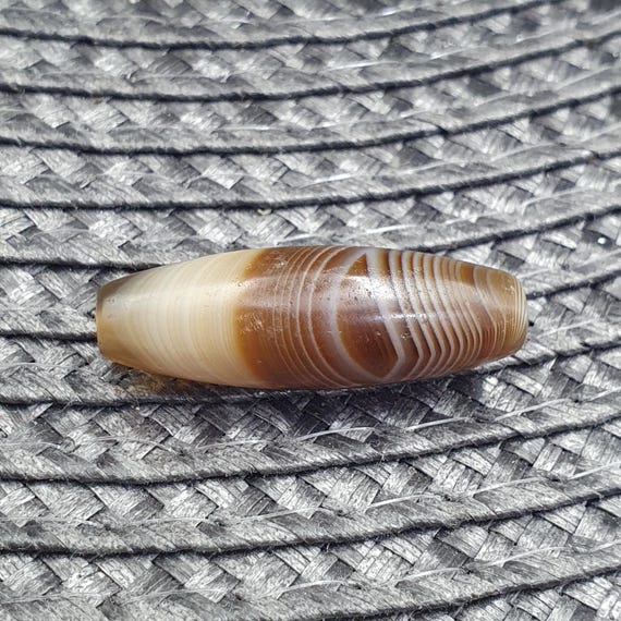 Old Himalayan indo Tibetan rare Patterns pure Natural Eyes Banded Agate Amulet,