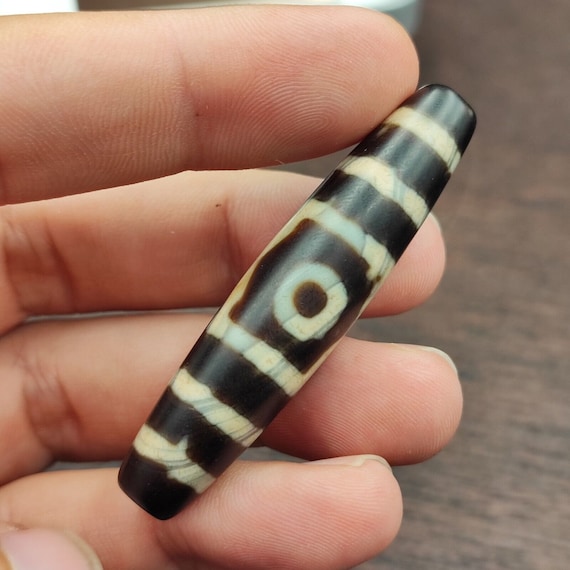 Old indo tibetan agate 3 eyes in eyes & lines agate stone dzi bead amulet
