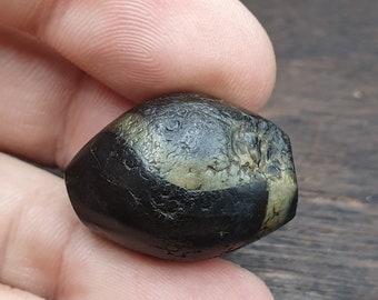 Antigua cuenta de ágata de ágata negra suleimani, antigua y rara cuenta de ágata del Himalaya